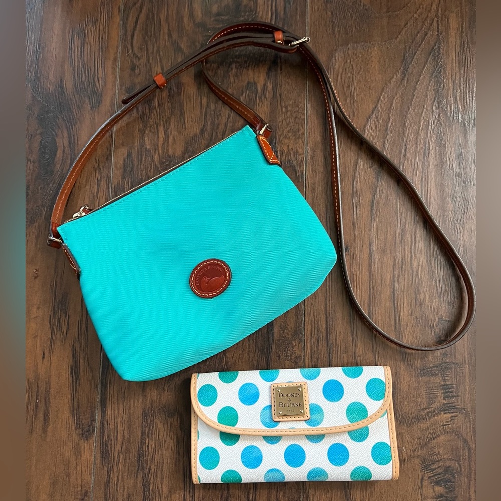 Dooney & Bourke Crossbody Pouchette Plus wallet